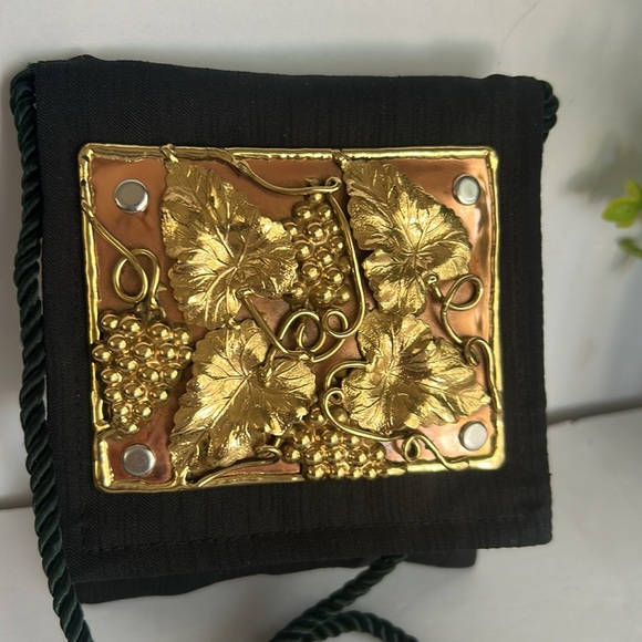 Vintage Lunacy Designs Pouch
Copper & Brass Grapes Vineyard
Wine Drinker's Motif - Picture 3 of 12